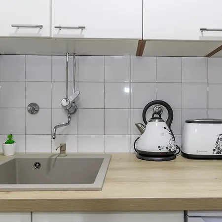 Skroman, Cist I Udoban U Ivana Ribara Za Dvoje *