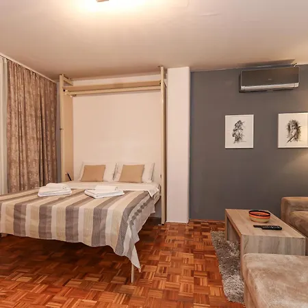 Skroman, Cist I Udoban U Ivana Ribara Za Dvoje *