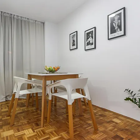 Apartment Skroman, Cist I Udoban U Ivana Ribara Za Dvoje