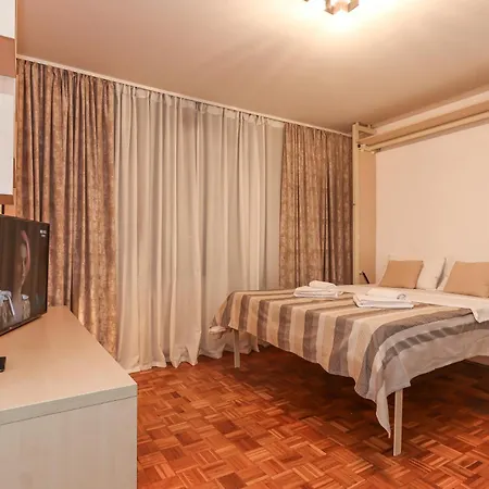 Skroman, Cist I Udoban U Ivana Ribara Za Dvoje *