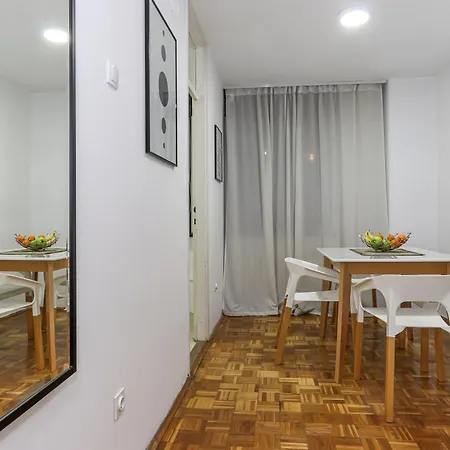 Skroman, Cist I Udoban U Ivana Ribara Za Dvoje *