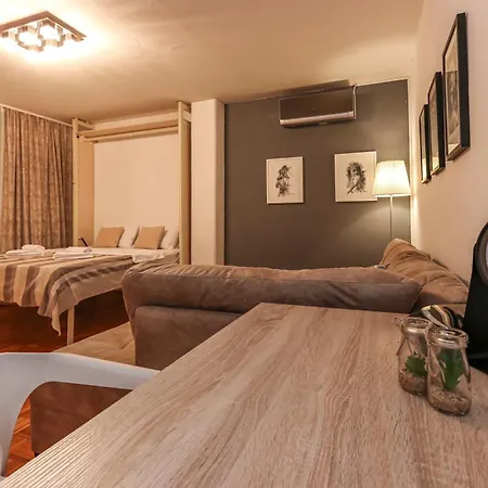 Skroman, Cist I Udoban U Ivana Ribara Za Dvoje Apartment Belgrad